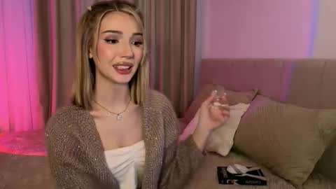 Emma online show from November 2025 10:03:02 AM