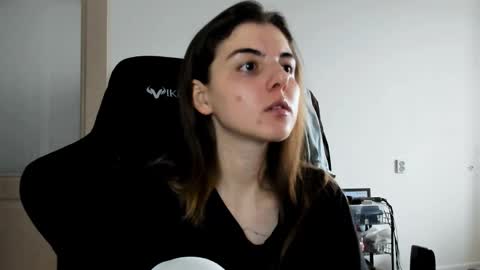 Emma online show from November 2025 08:37:02 AM