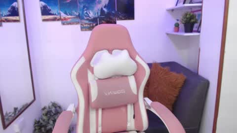 Emma  online show from March 2025 04:38:02 AM