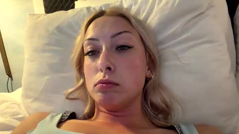 emmaraee online show from May 2026 07:54:02 PM