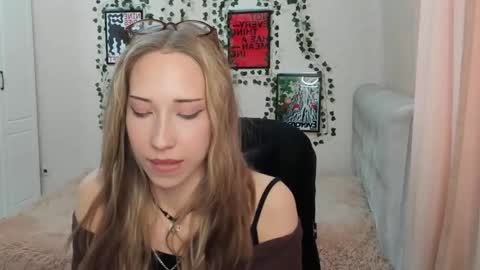 Snapshot of emmarayder chatting on April 2026 02:25:01 PM Emma online show from April 2026 02:25:01 PM