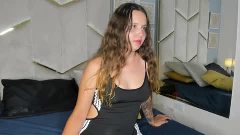 Snapshot of emmarichards_ chatting on June 2026 12:43:02 AM Emma Richards online show from June 2026 12:43:02 AM
