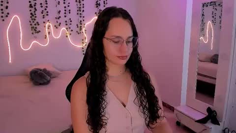 Emma Torres online show from October 2025 02:17:02 PM