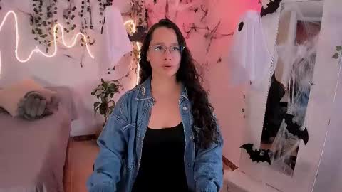 Emma Torres online show from October 2025 03:45:02 PM