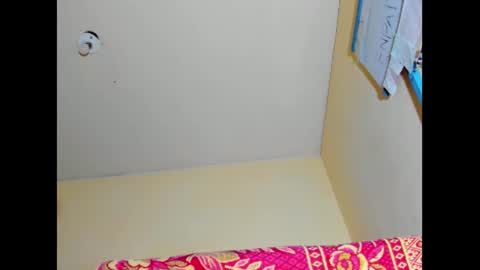 hi im emmalina welcome to your happy place online show from December 2024 05:59:02 PM