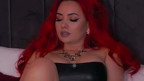 Snapshot of emmelyn_ chatting on May 2026 05:03:02 AM Emm online show from May 2026 05:03:02 AM