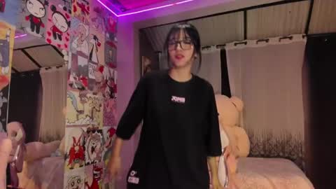 emmi_lyy online show from September 2025 04:47:01 AM