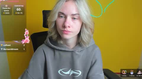 Emmi online show from October 2025 05:52:01 AM