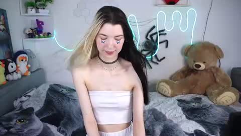 Snapshot of emmie_everly chatting on July 2026 12:42:02 PM emmie_everly online show from July 2026 12:42:02 PM