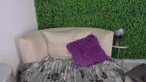 Snapshot of emmiily_z chatting on February 2025 02:12:02 AM Emmiily online show from February 2025 02:12:02 AM