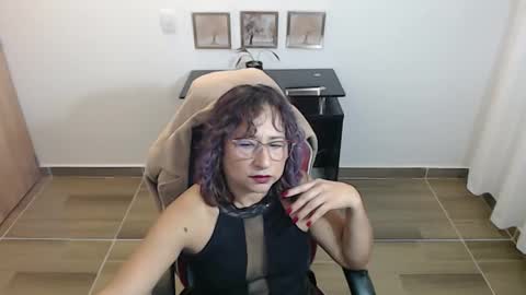 Emmily online show from November 2025 06:37:01 AM