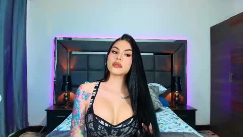 Emmily Santibaez online show from March 2025 01:15:02 PM