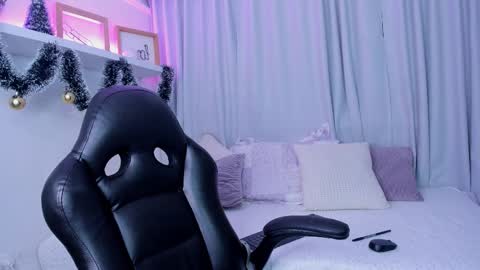 Emmy Heart online show from December 2025 03:44:02 AM