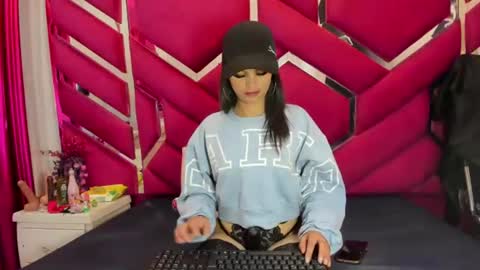 Snapshot of emmy_sweet_69 chatting on June 2026 01:24:02 PM Emmy online show from June 2026 01:24:02 PM