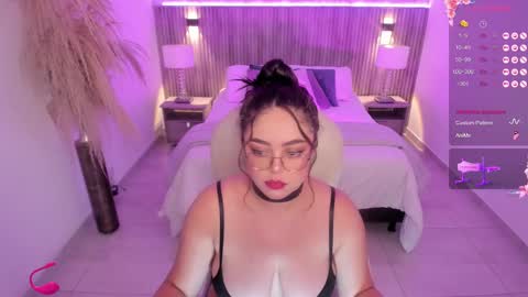 Emmy Walker online show from September 2025 11:04:01 AM