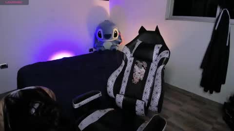 Im Emily would you like to help me reach 100  online show from October 2025 09:51:02 AM