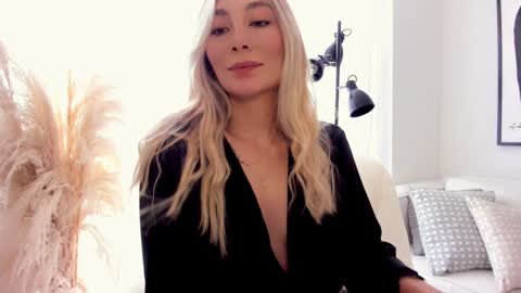 emyconneer online show from December 2024 03:06:01 PM