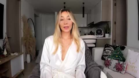 emyconneer online show from December 2024 06:28:01 PM