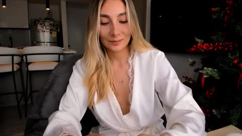 emyconneer online show from December 2024 09:33:01 PM