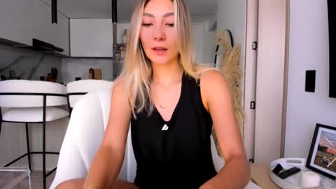 emyconneer online show from January 2025 01:52:01 PM