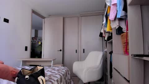 emyconneer online show from February 2025 10:11:01 PM