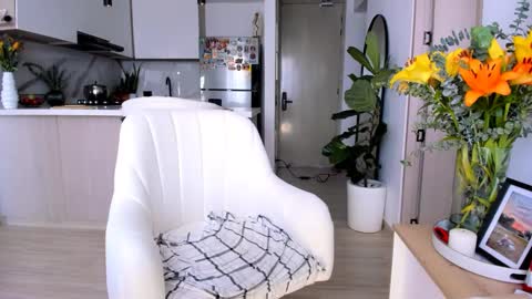 emyconneer online show from February 2025 04:55:01 PM