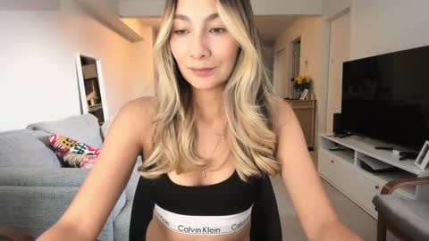 emyconneer online show from September 2025 08:45:02 PM