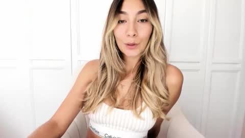 emyconneer online show from January 2026 05:26:01 PM