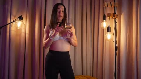 Eimi3 online show from October 2025 06:16:02 PM