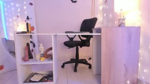 EMYLY  online show from October 2025 08:42:02 PM