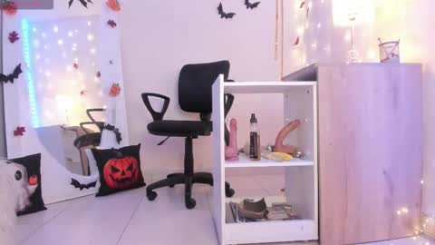 EMYLY  online show from October 2025 08:05:01 PM