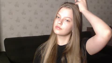 EmySway online show from March 2025 05:49:01 PM