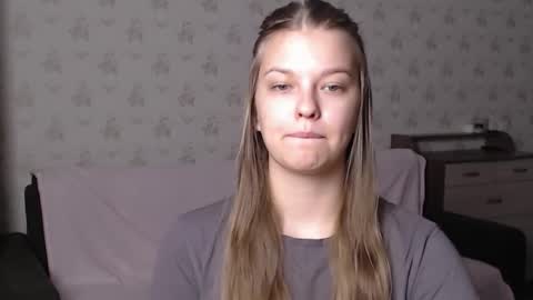 EmySway online show from November 2025 02:38:02 PM