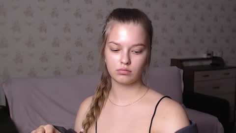 EmySway online show from November 2025 11:31:02 AM