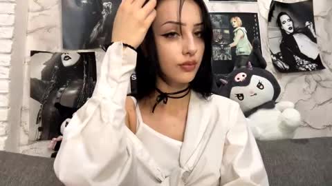 Amelia online show from October 2025 07:12:01 PM