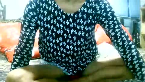 CHUN LY online show from November 2025 10:41:02 PM