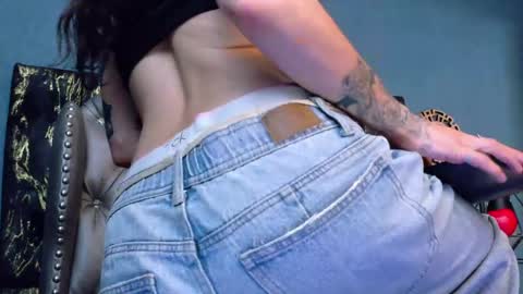 EnchantressQueen online show from April 2026 01:29:02 PM