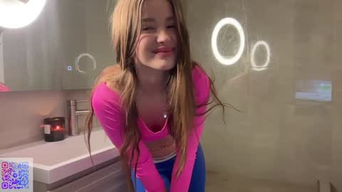 Mia online show from February 2025 09:04:01 PM