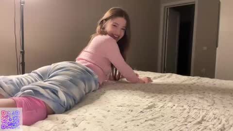 Mia online show from February 2025 09:42:02 PM