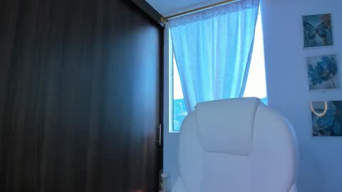 juliana  online show from September 2025 08:45:01 PM