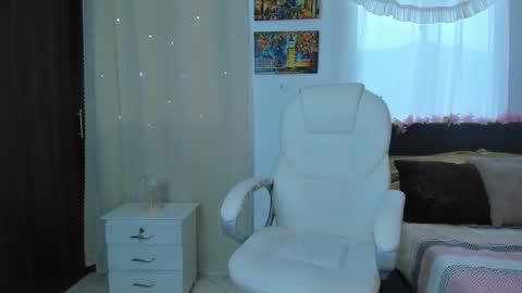 juliana  online show from November 2025 09:58:01 PM