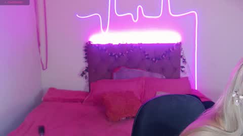 Snapshot of enma_gill chatting on December 2024 11:16:01 PM Enma Rojas online show from December 2024 11:16:01 PM