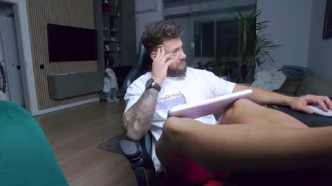 Erik online show from December 2024 05:13:01 PM