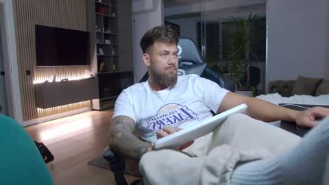 Erik online show from January 2025 06:10:01 PM