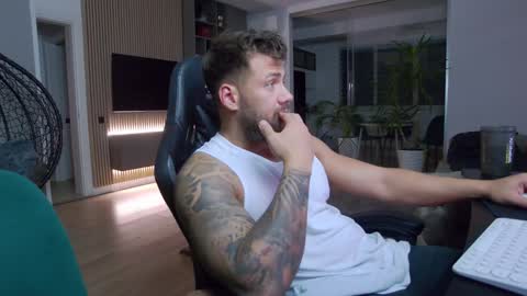 Erik online show from January 2025 06:54:02 PM