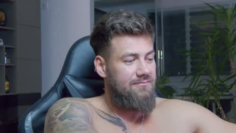 Erik online show from January 2025 10:01:01 PM