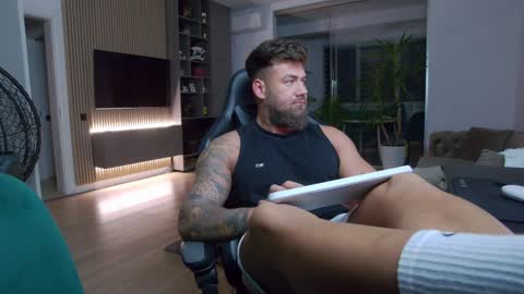 Erik online show from February 2025 10:32:01 PM