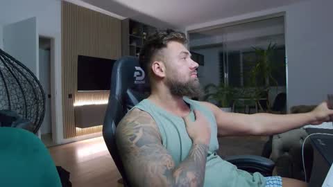 Erik online show from February 2025 08:29:02 PM