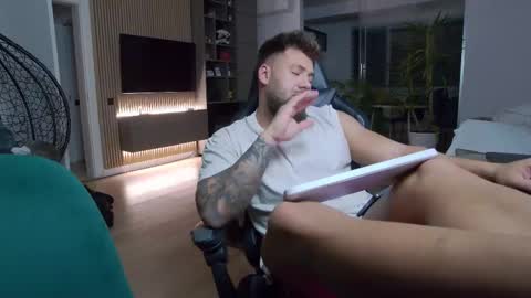 Erik online show from March 2025 07:37:01 PM