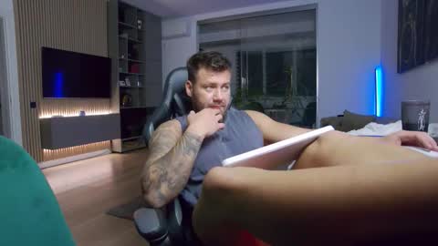 Erik online show from November 2025 06:40:02 PM